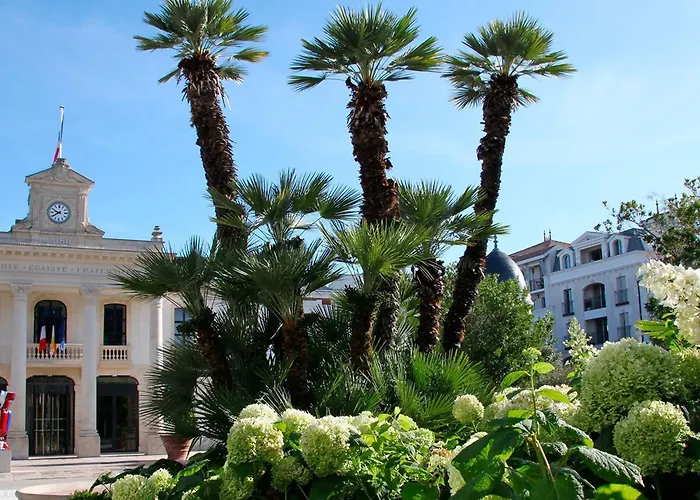 Appartement Proche Plage&casino Avec Balcon Et Parking Privé, - Fr-1-319-110 *